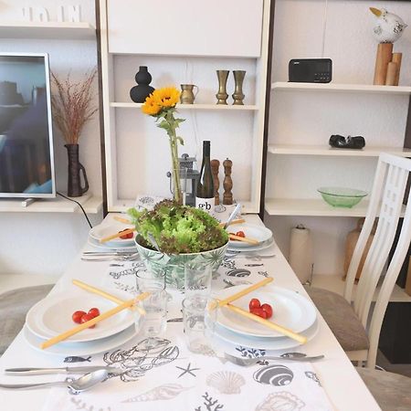 Einfaches 2-Zimmer-Appartement Mit Balkon. 韦斯特兰 外观 照片